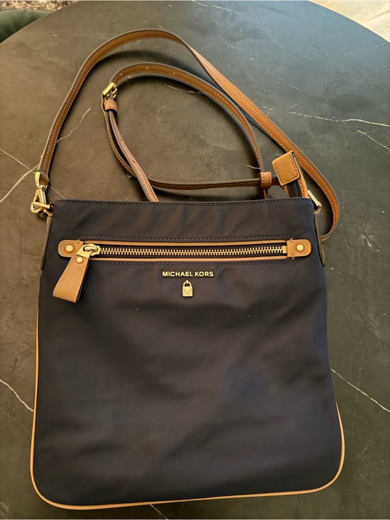 Michael Kors Handbags - ✨ EUC Michael Kors Navy Crossbody